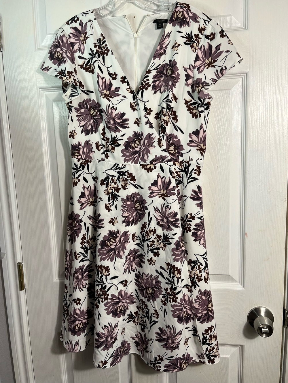 Ann Taylor Classic Floral Fit & Flare Dress - White with Mauve Floral 8P - Picture 2 of 6